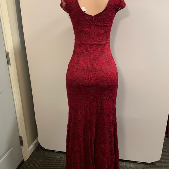 Women junior burgundy lace bodycon maxi dress size (S) sleeveless zipper back - Picture 7 of 9